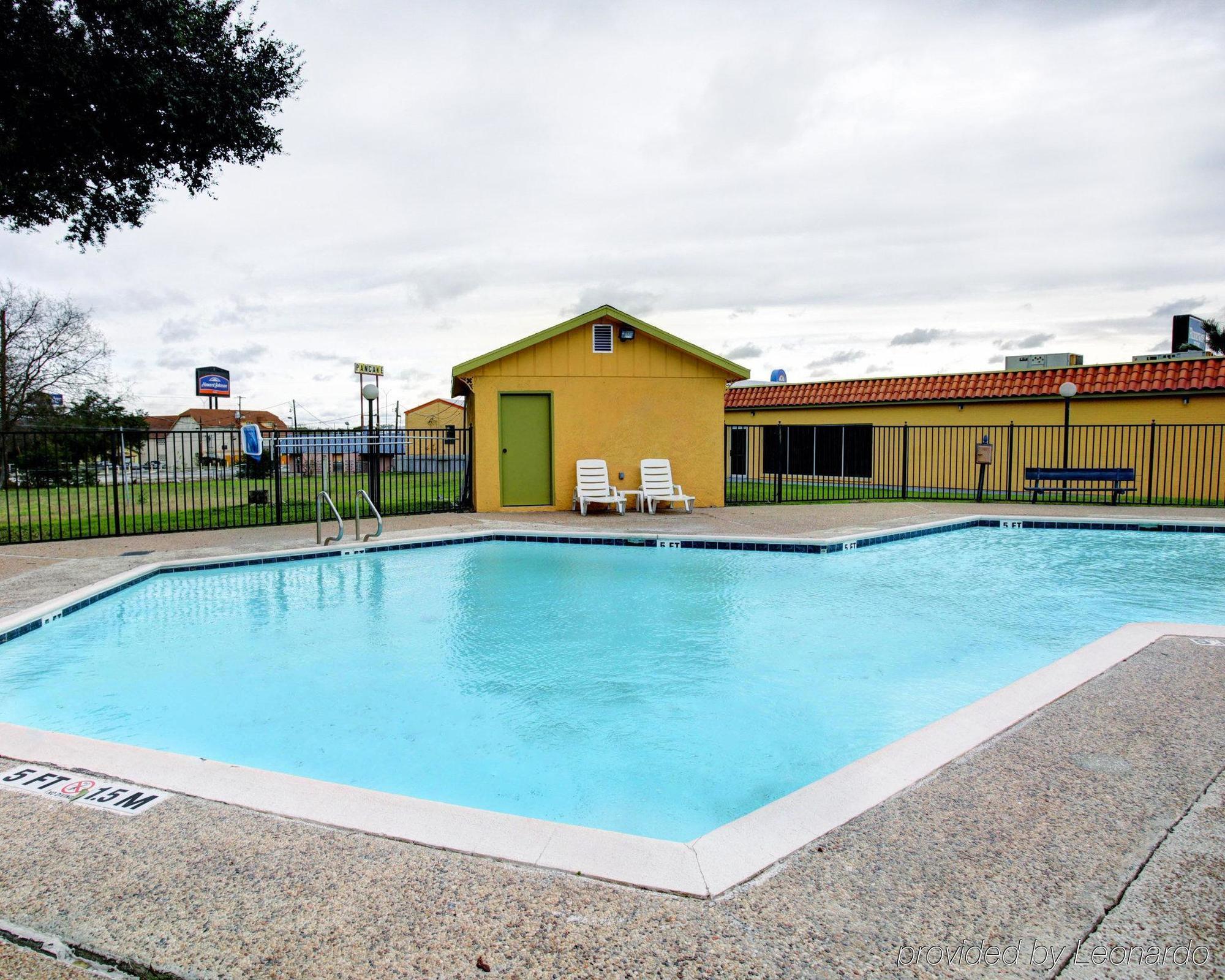 University Inn San Marcos Exterior photo